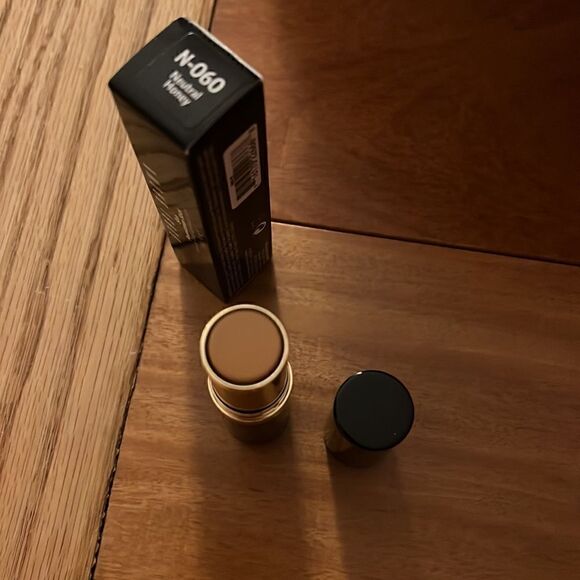 NIB Bobbi Brown Skin Foundation Stick Neutral Honey N060 - Picture 3 of 5